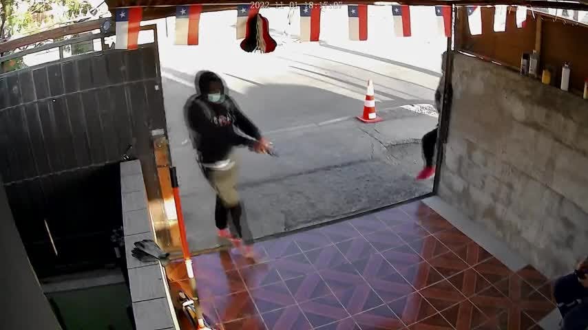 Ladrón huyó tras percatarse que lo estaban grabando