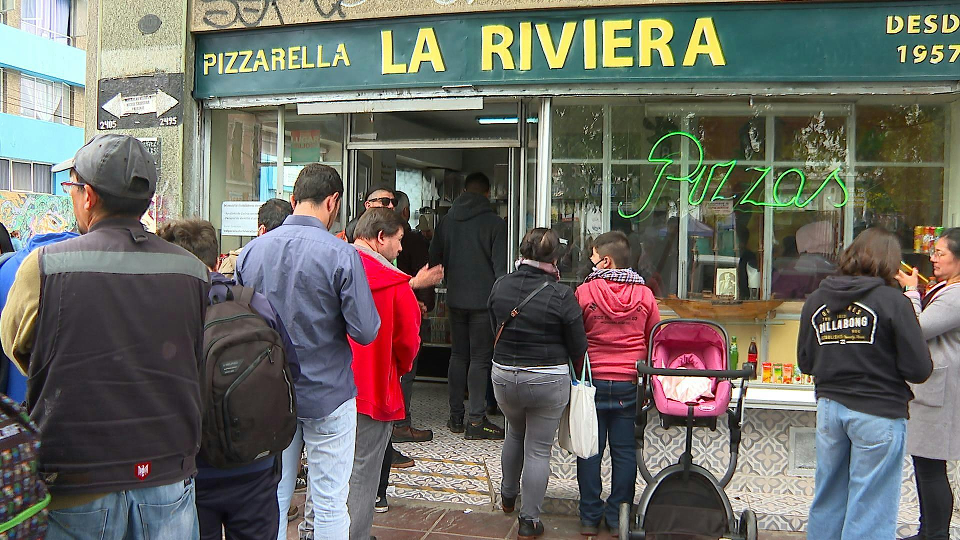 Tradicional pizzería porteña reabrió sus puertas al público