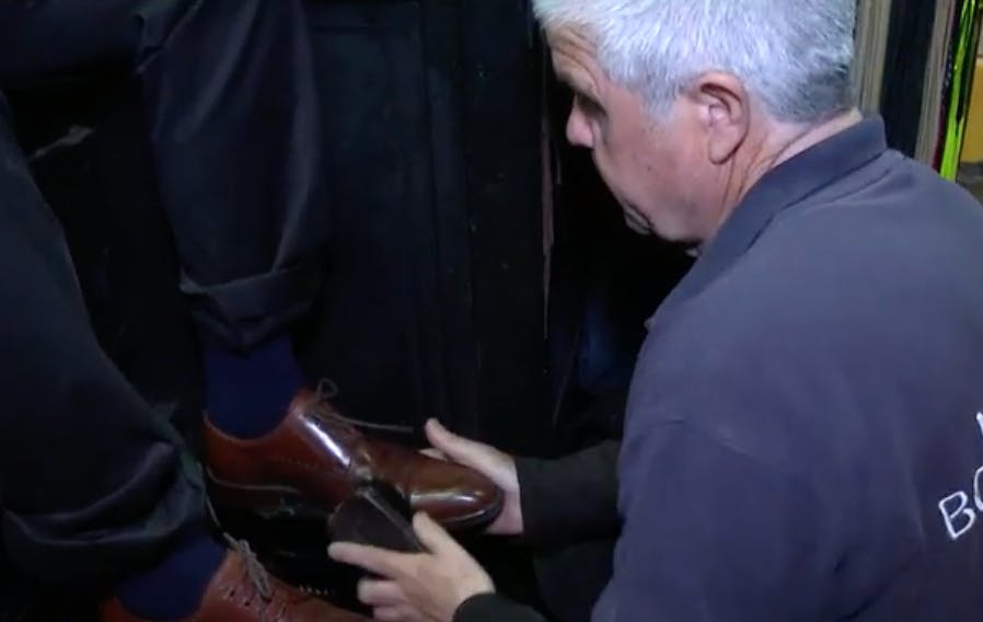 Los hermanos Báez Molina, lustrabotas que mantienen viva esta gran tradición