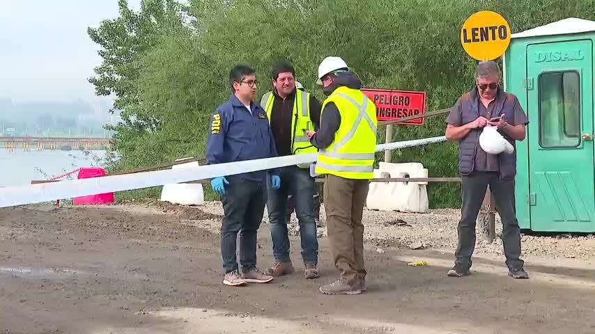 Queman maquinaria en obras del puente ferroviario
