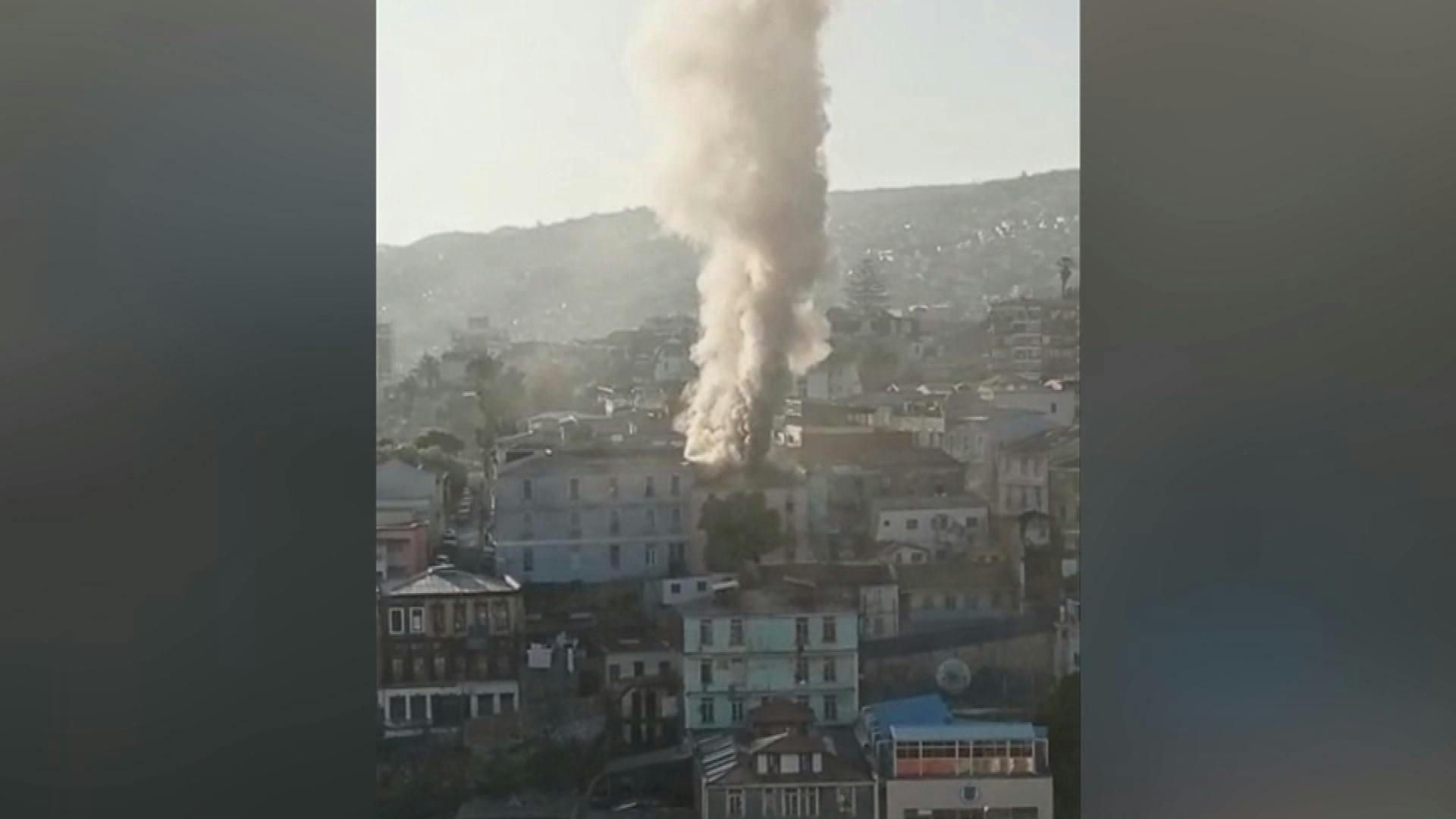 Llamas destruyeron parte de casona ubicada en el Cerro Cordillera