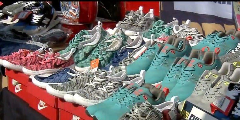 Operativo generó el decomiso más grande de zapatillas falsificadas en Meiggs
