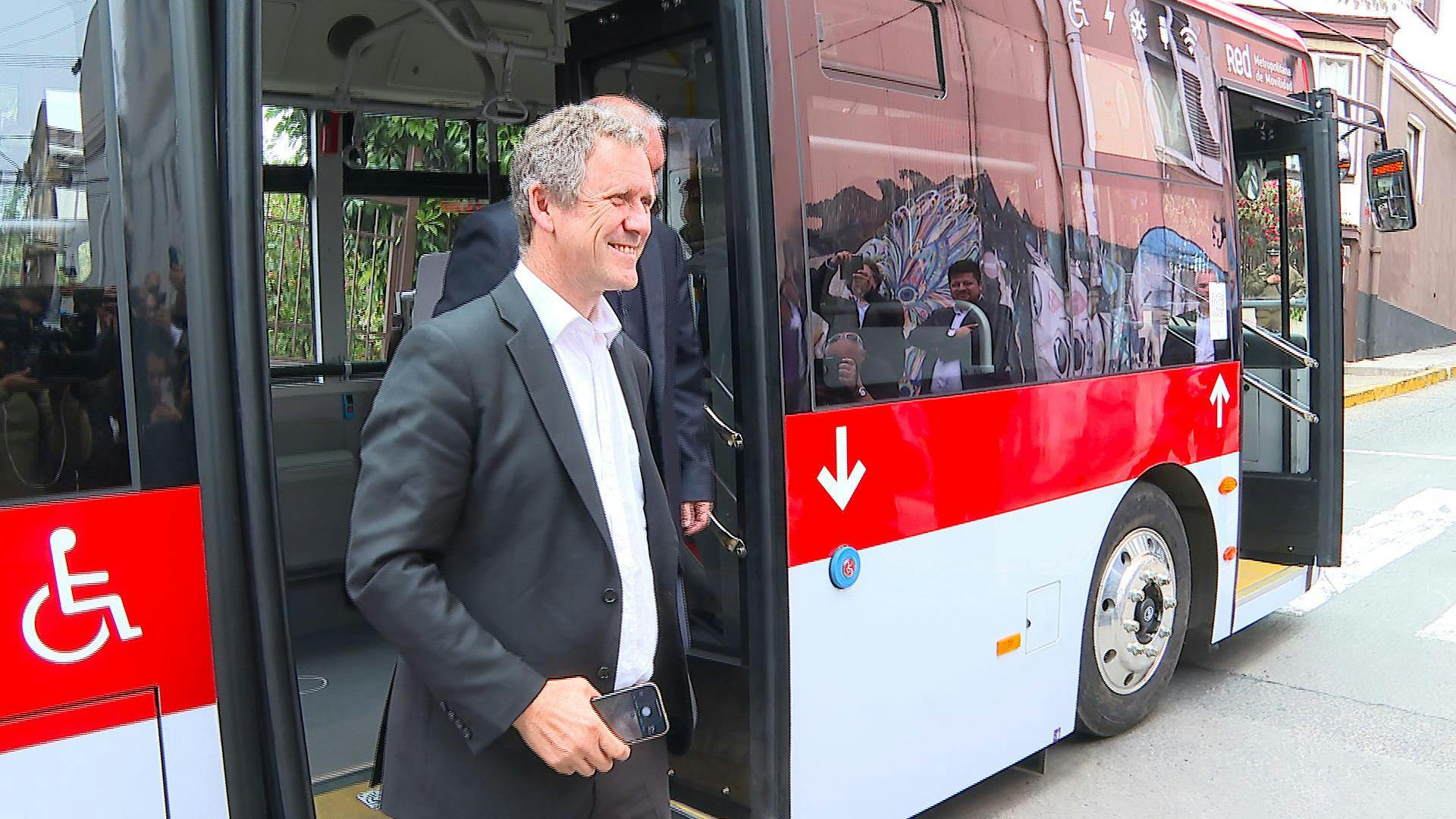 Comienza licitación de recorridos para nuevos buses eléctricos que comenzarán a operar el 2025 en la región