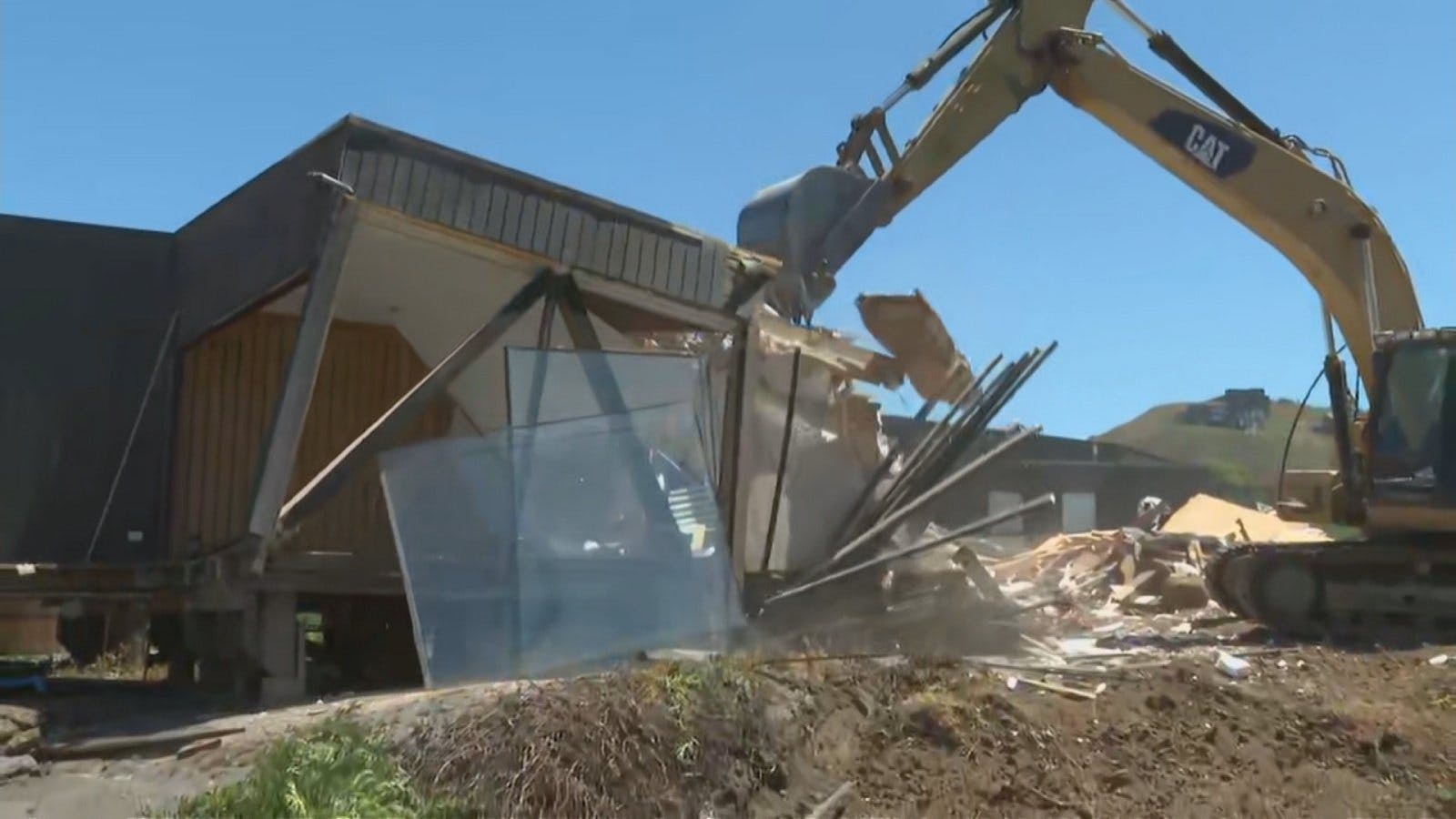 Alcalde de Navidad se refiere a la demolición de cabañas de lujo