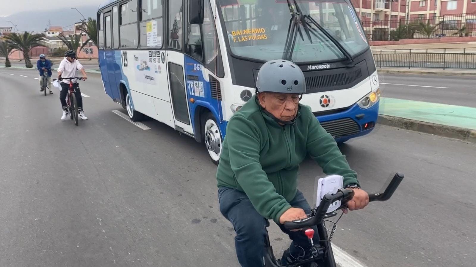 Conductores de TransAntofagasta viven la experiencia de ser ciclistas