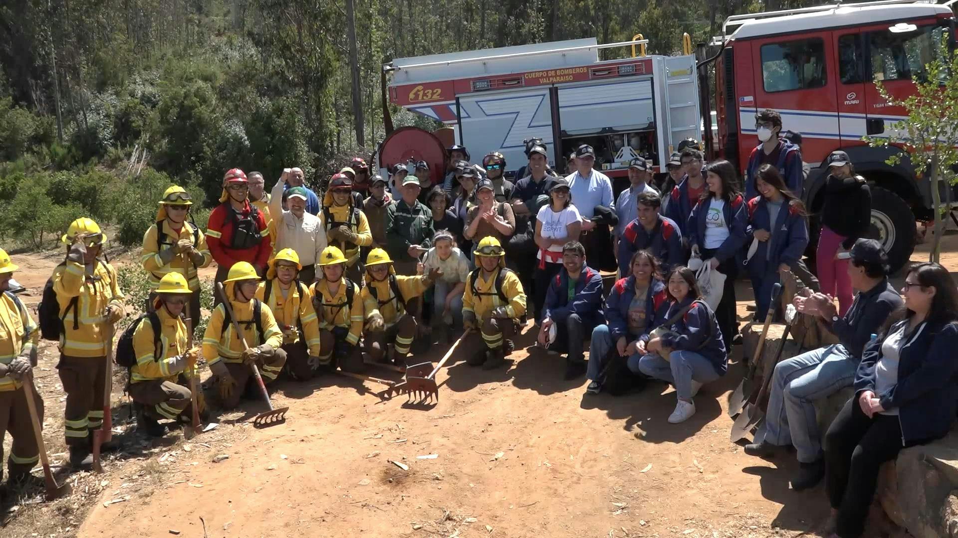 Entidades de emergencias capacitan a universitarios para prevenir incendios forestales