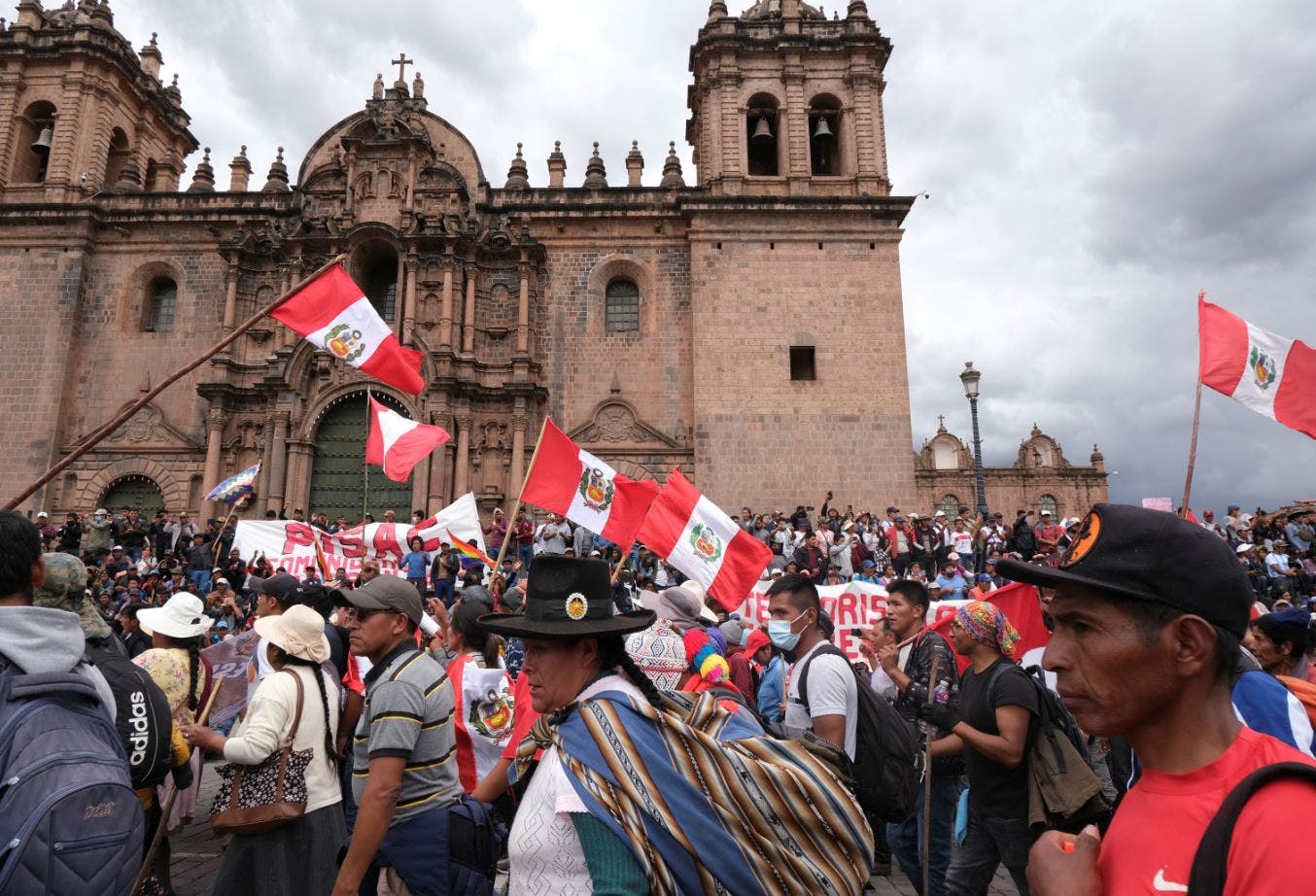 Académico por crisis en Perú: Lo que se requiere son acuerdos políticos donde ceden las posiciones