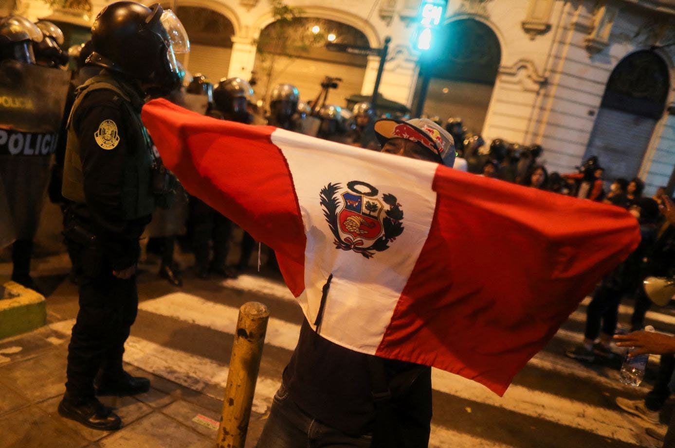 Analista por crisis en Perú: No todos los manifestantes están por Castillo. El resto está contra el sistema político