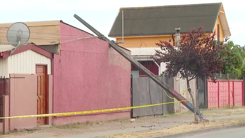 Conductor se fugó tras provocar daños en dos viviendas