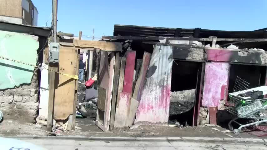 En medio de un incendio descubren el cuerpo sin vida de un hombre quien tenía impactos de bala