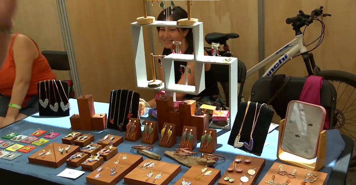 Mejores opciones: Feria navideña en Paseo Bulnes tiene gran variedad de regalos