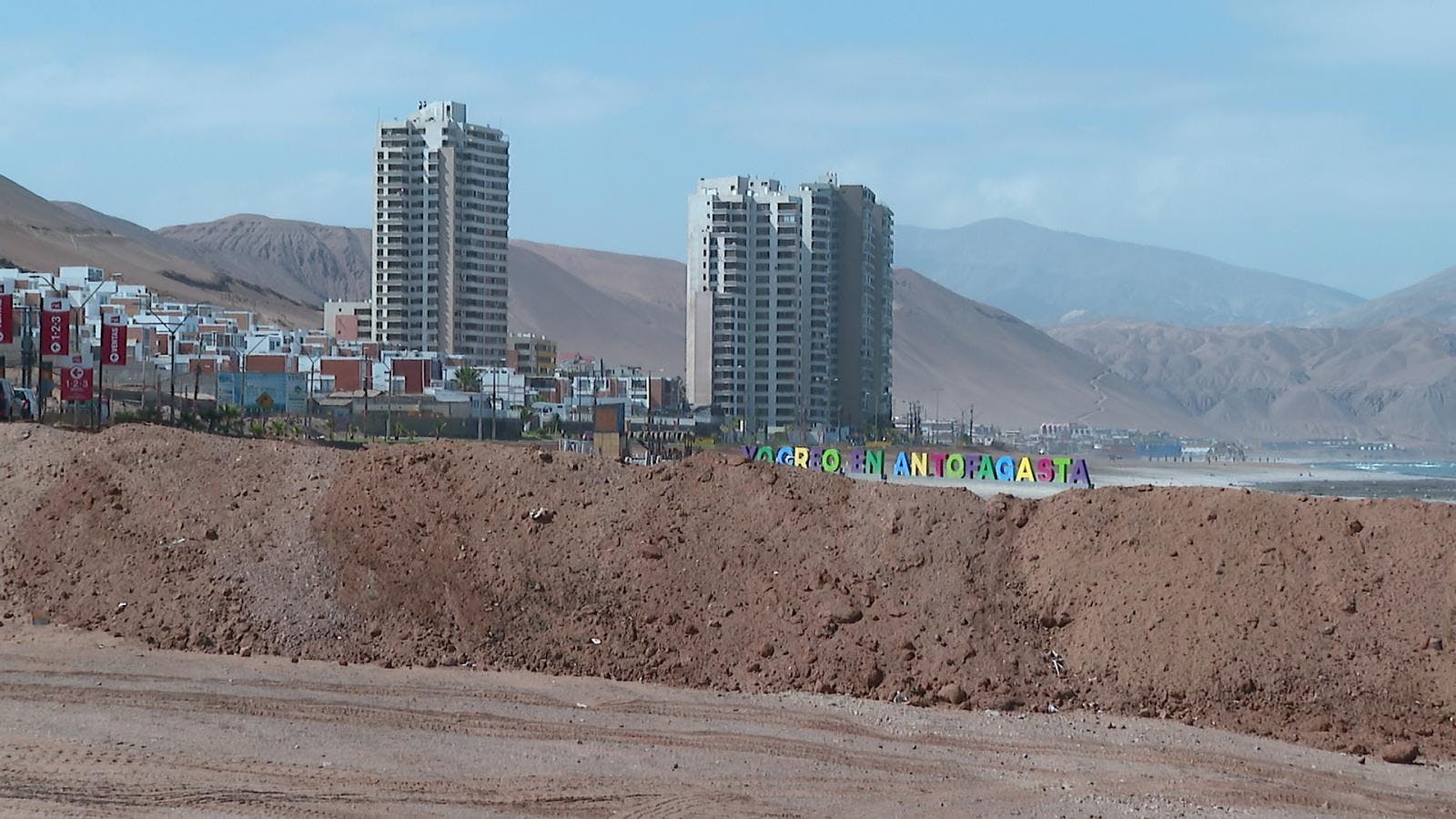 Cierran acceso vehicular a concurrida playa para evitar la instalación de carpistas