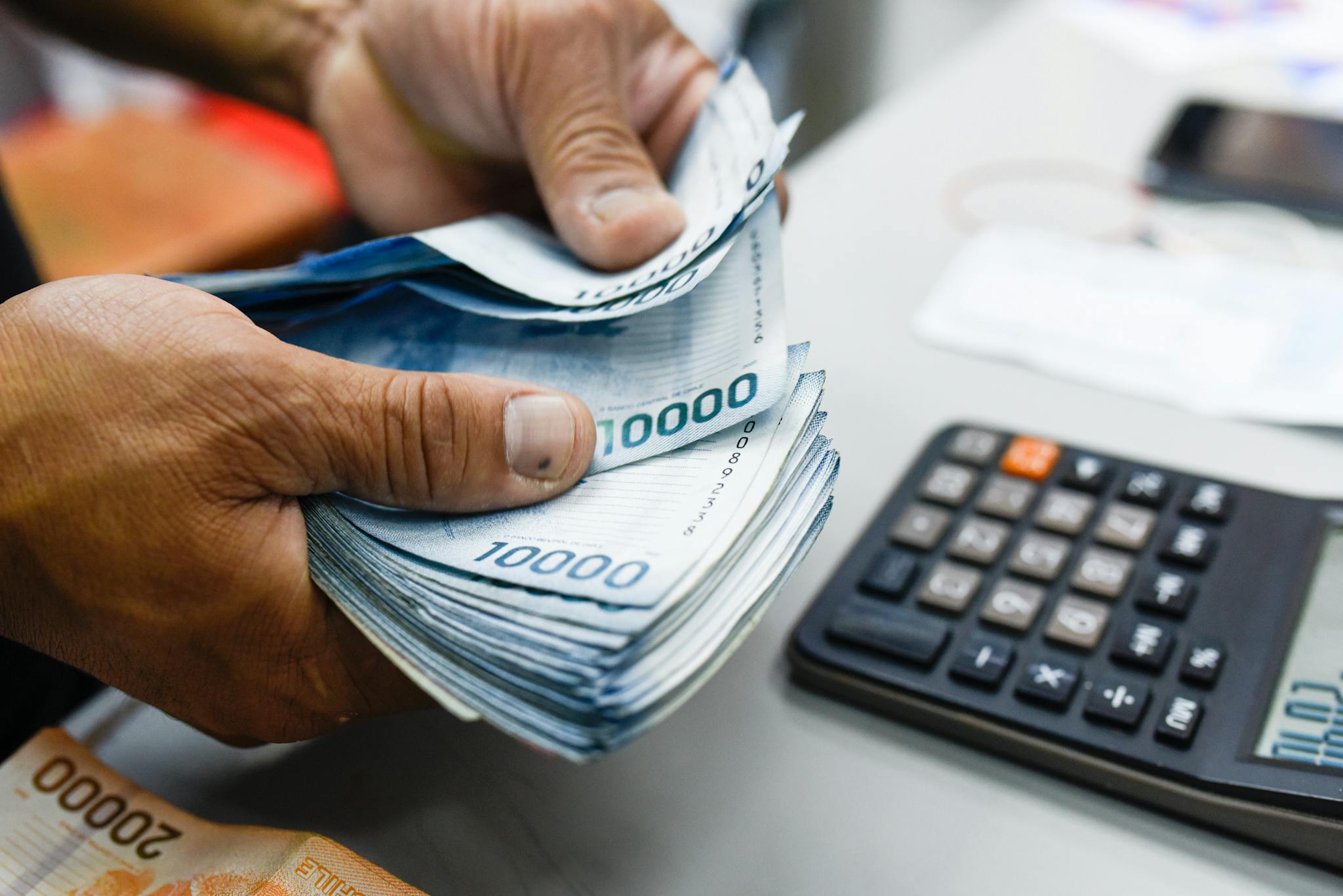 Economista: Aunque la inflación empiece a cambiar de tendencia, la tasa de interés no va a bajar de inmediato