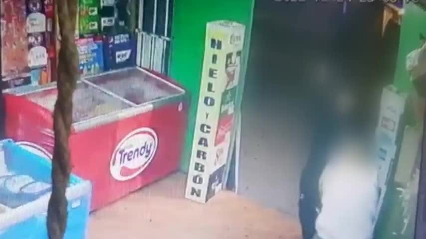 Mujer está en riesgo vital tras asalto al local donde trabajaba 