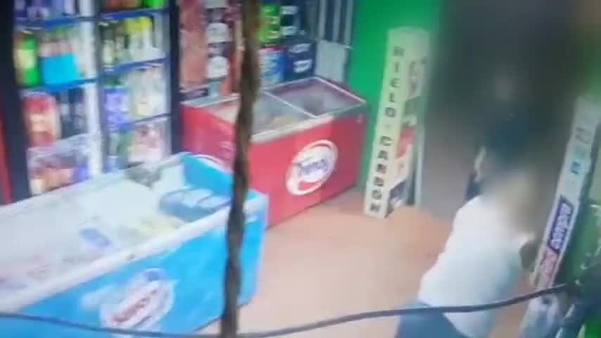 Carabineros detuvo a dos sujetos que habrían estado involucrados en el violento asalto a una botillería
