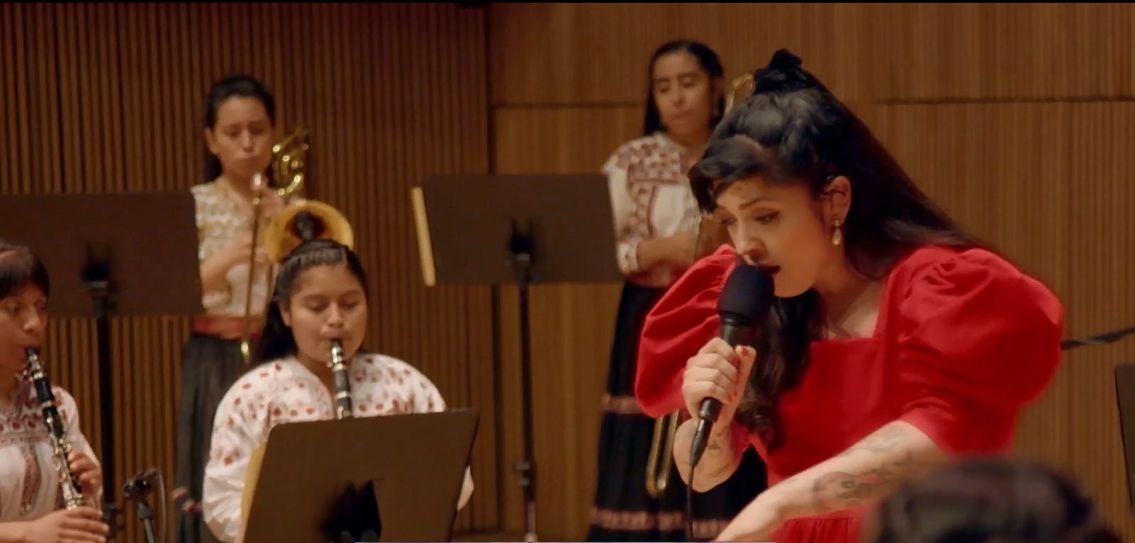 Mon Laferte es la nueva artista confirmada para el Festival del Huaso de Olmué