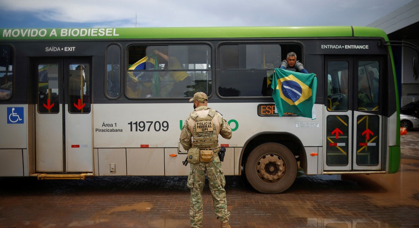 Analista tras violencia en Brasil: Hubo buses de todas partes del país que vinieron a Brasilia y eso fue financiado por alguien