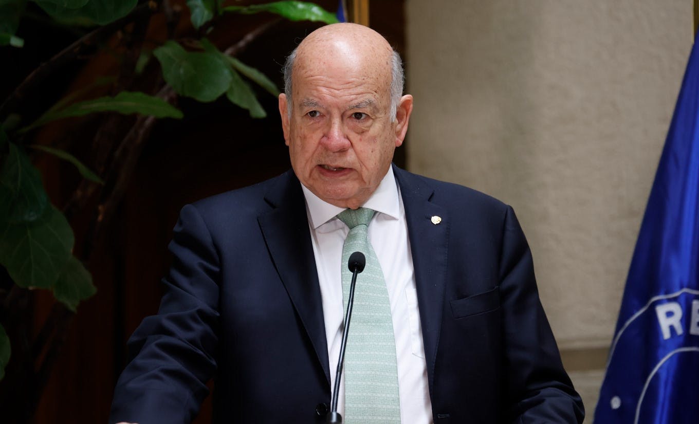 Senador Insulza por indultos: No está previsto que se revoquen los decretos