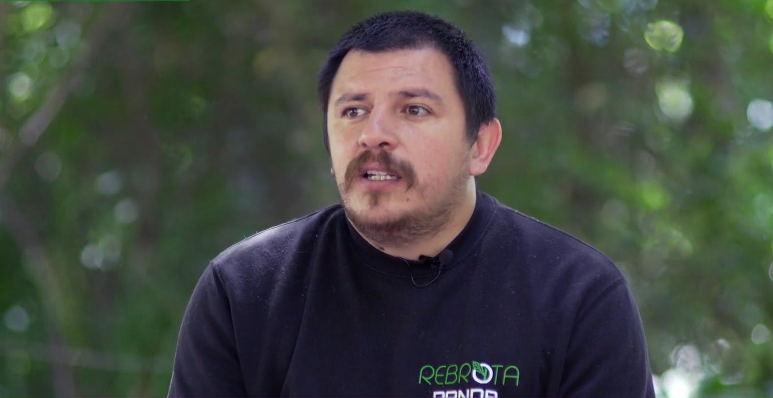 Camiseteados: Óscar Quiroz y la Fundación Rebrota, terapia en contacto con la naturaleza