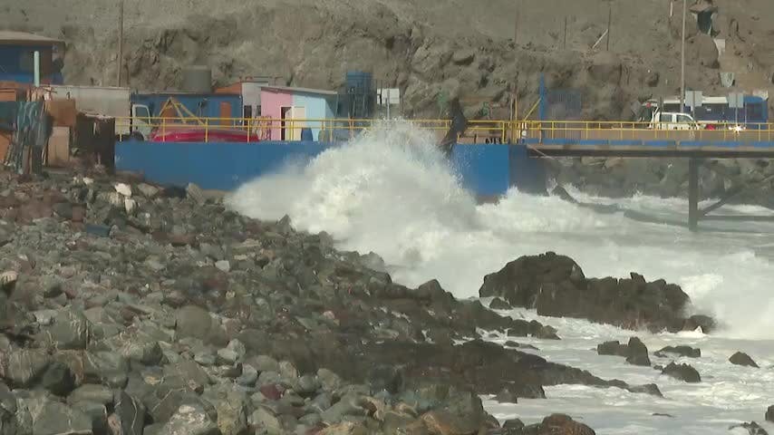 Pescadores que intentaron rescatar sus embarcaciones durante las marejadas relatan los momentos vividos en medio del oleaje