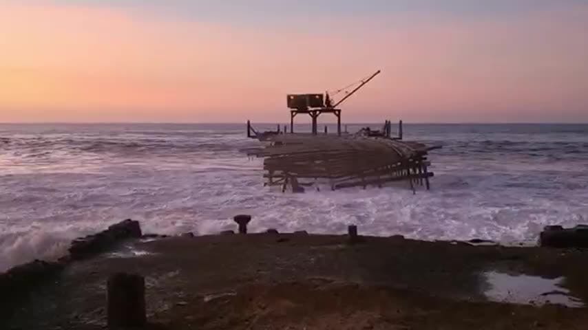 Marejadas provocan daños en el borde costero de Taltal