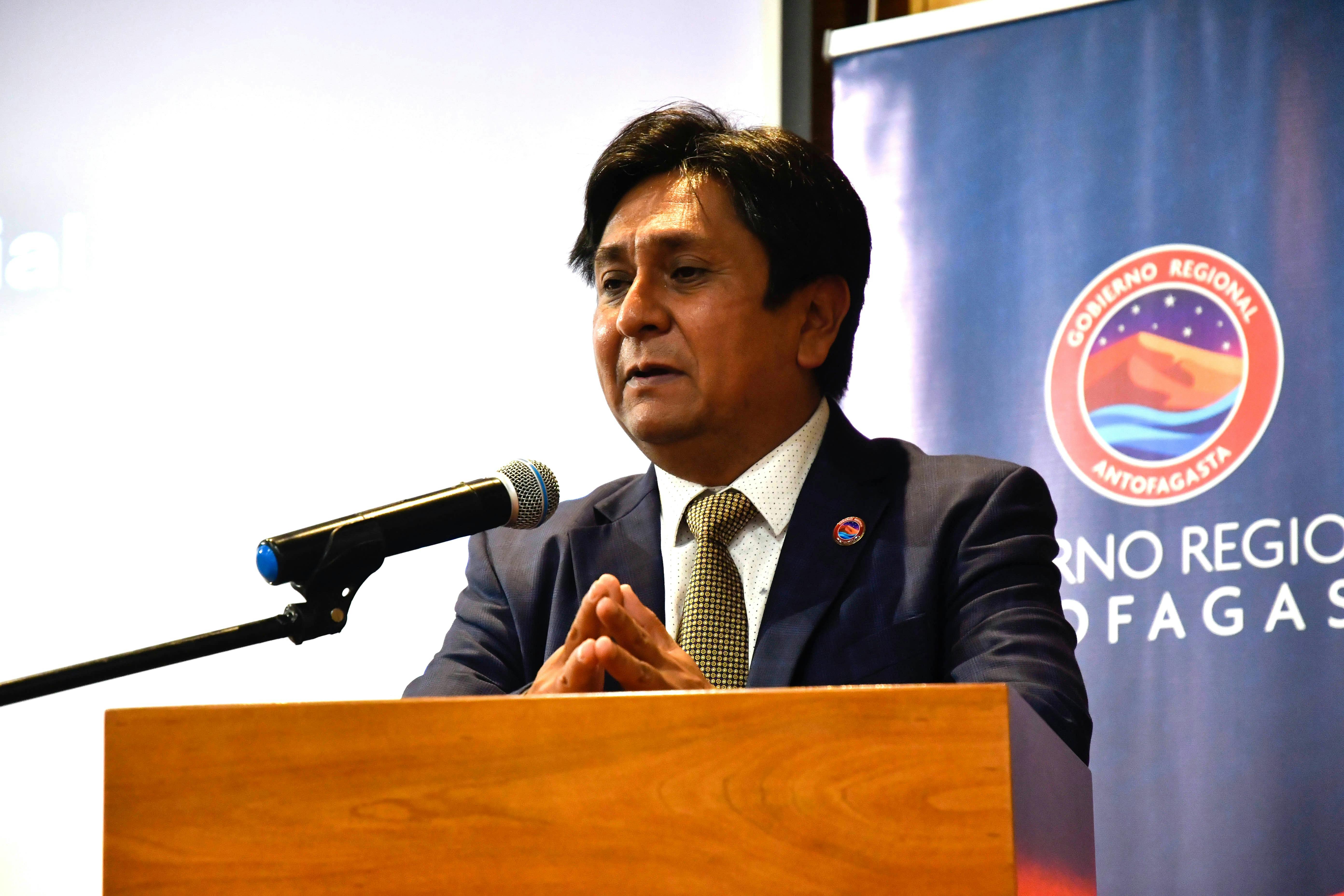 Gobernador de Antofagasta:  No necesitamos controlar migrantes, sino impedir que ingresen