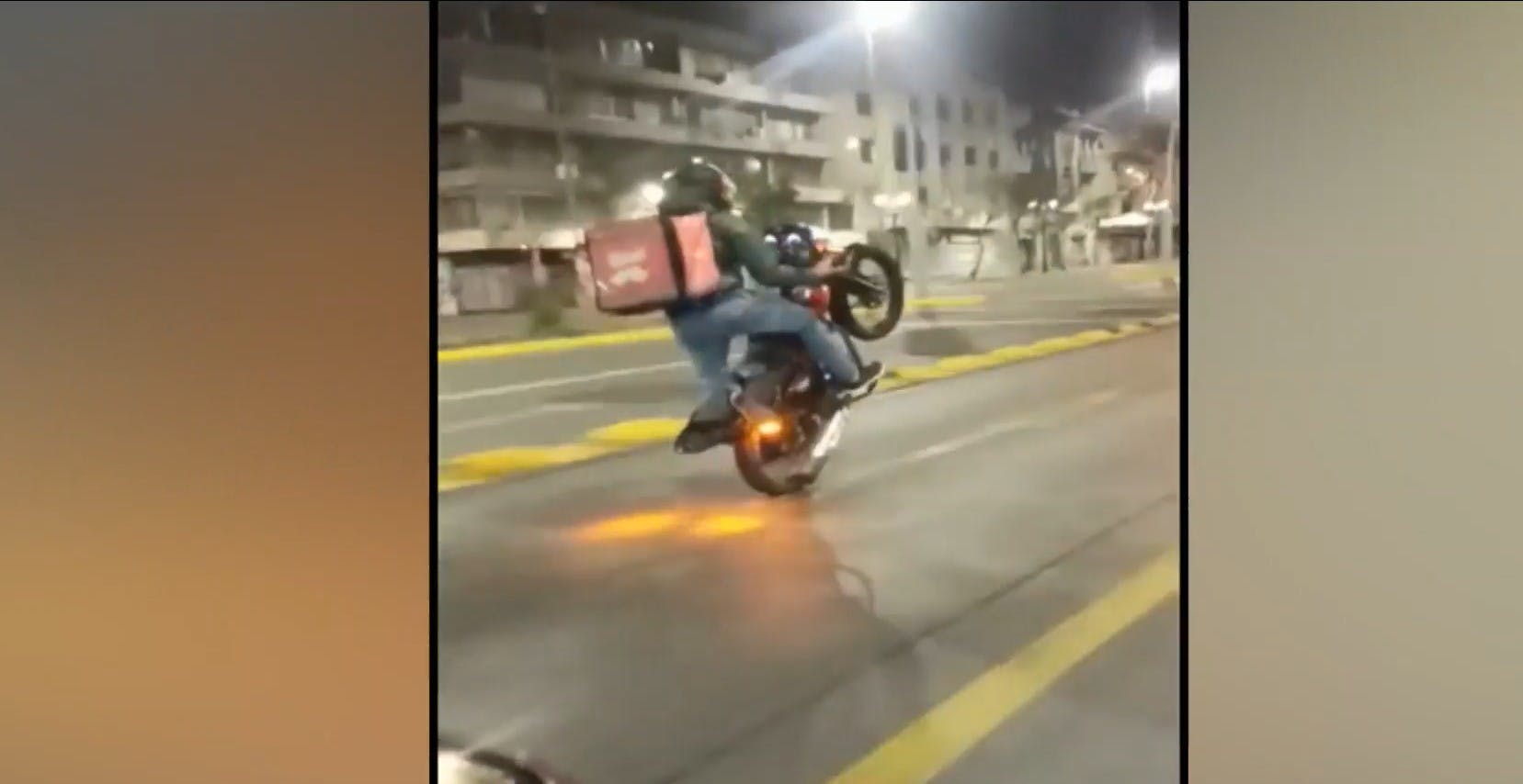 ¿Cómo denunciar? Viralizan serie de estúpidas acrobacias de irresponsables motociclistas a alta velocidad