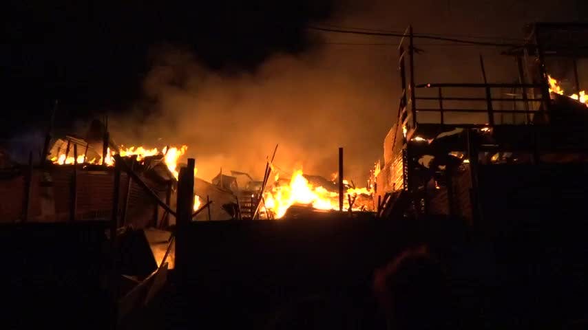 12 viviendas destruidas y 42 damnificados tras incendio en campamento