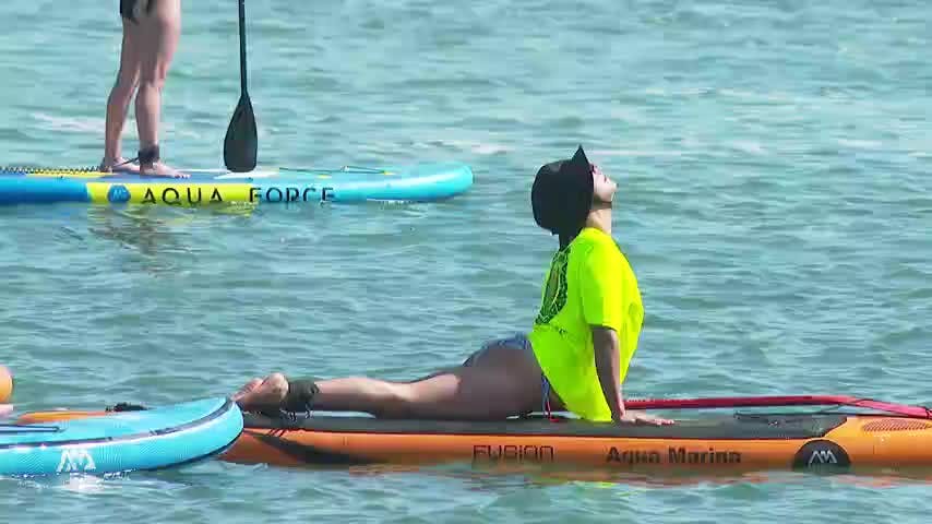 En Antofagasta se encuentra disponible la alternativa de practicar yoga en el mar