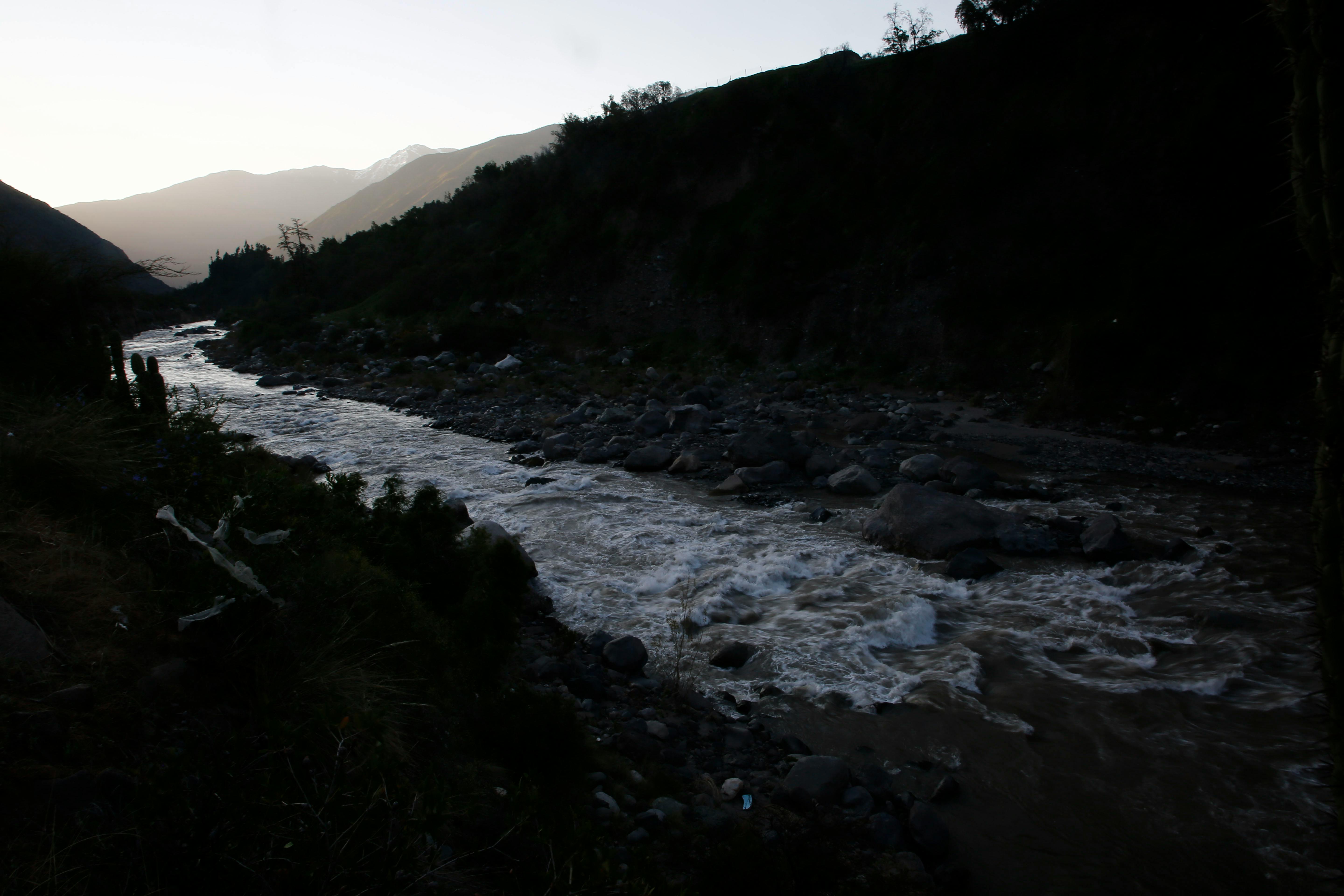 Río Maipo deja de desembocar en el mar: académica pide fiscalizar y tener mejor gestión