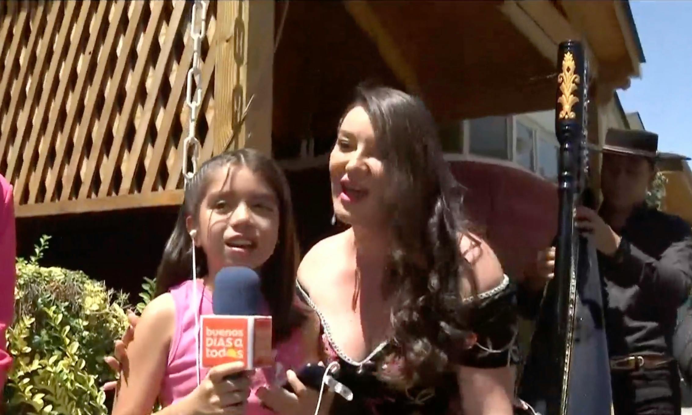 ¡Bello momento! Isidora se encuentra con su grupo favorito, Entremares