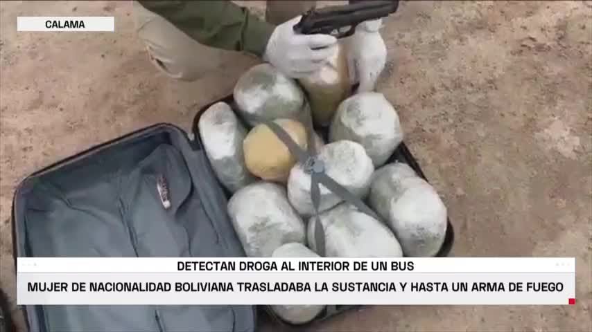 Mujer transportaba droga y un arma de fuego al interior de un bus.