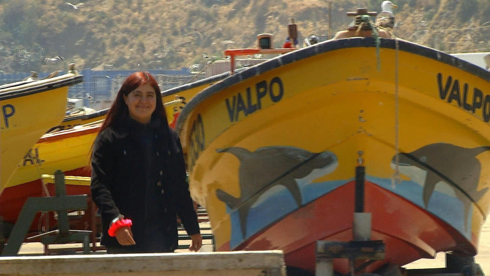 Caleta Portales ahora cuenta con la primera mujer pescadora artesanal que trabaja codo a codo con sus pares