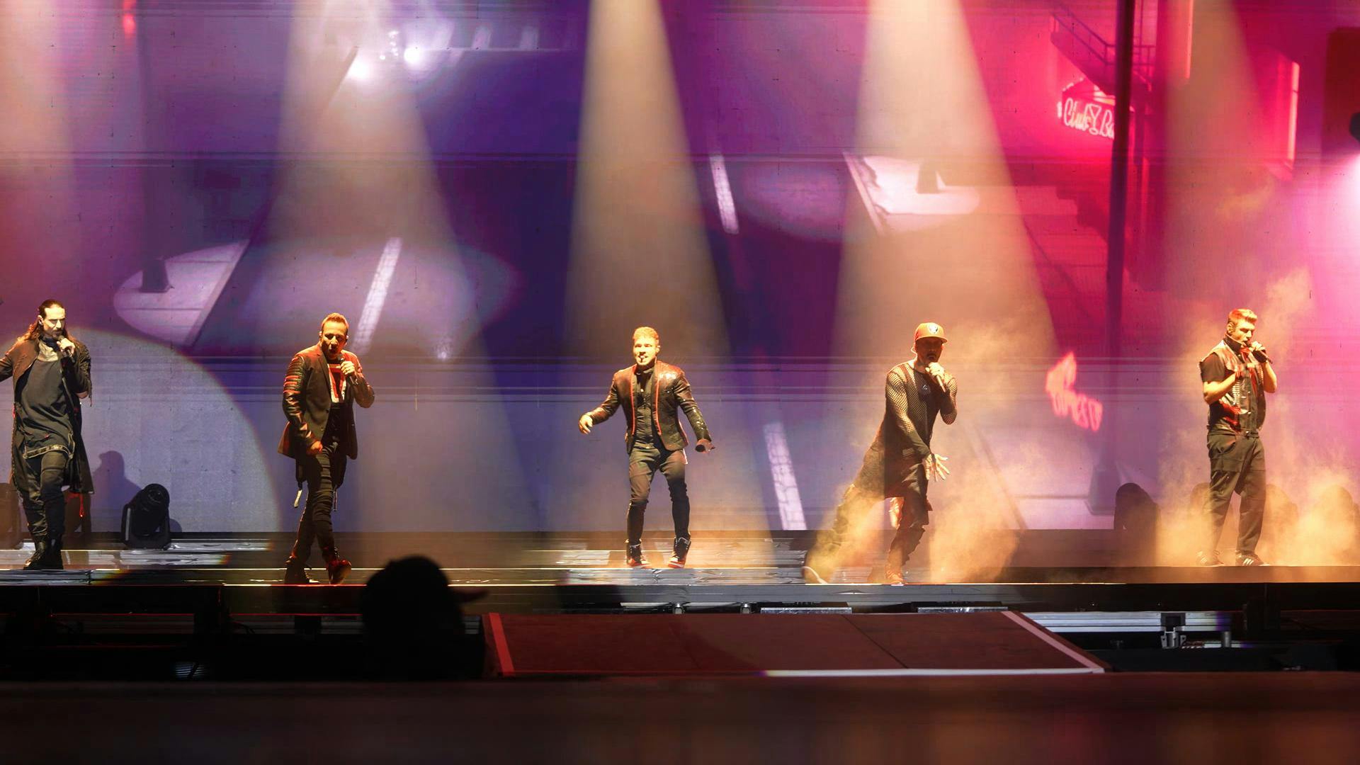 Quinteto norteamericano Backstreet Boys hizo vibrar a toda el Estadio Sausalito