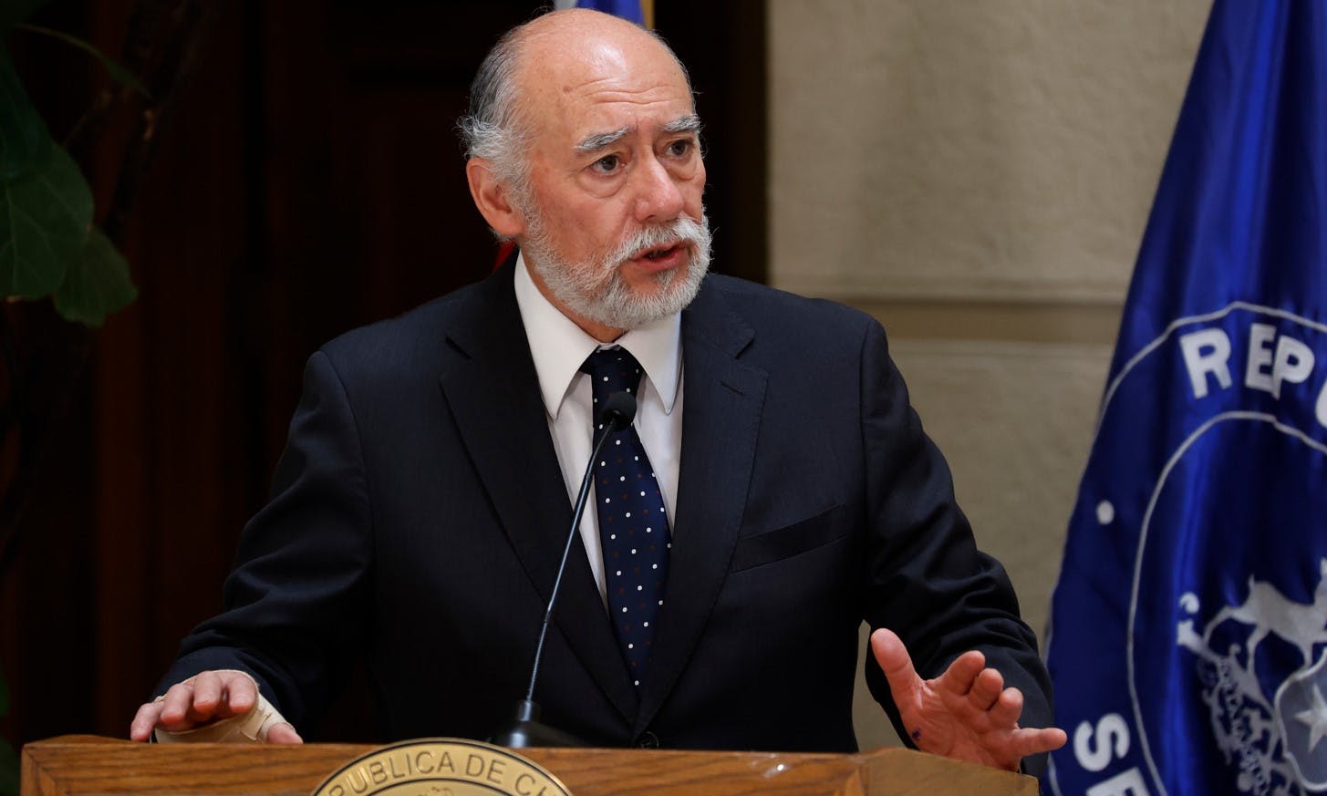 Senador Flores: Espero que se termine la presión indebida que han estado haciendo algunas isapres