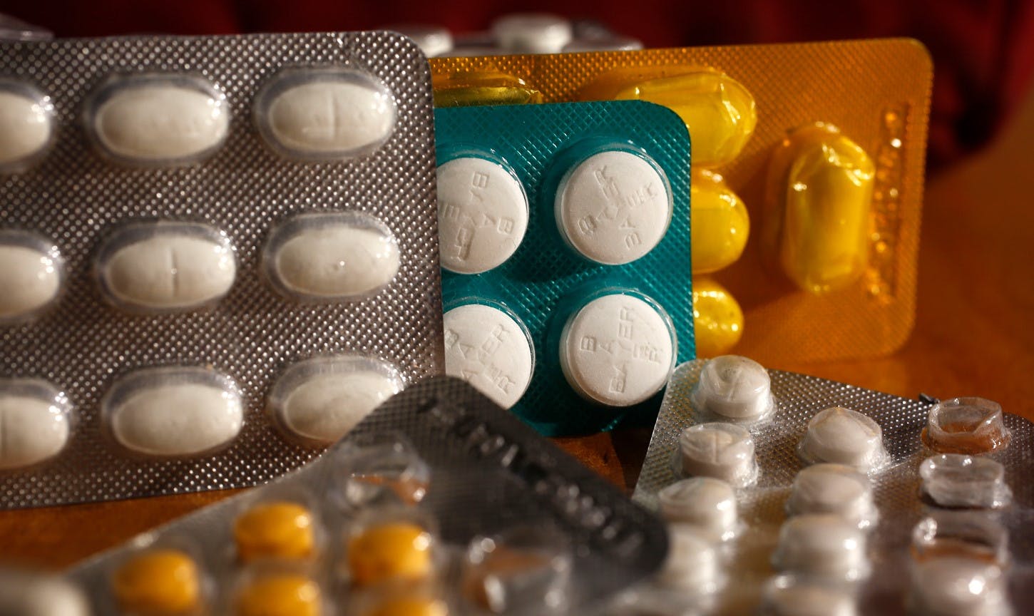 Sernac por diferencias entre medicamentos referentes y bioequivalentes: El llamado es a cotizar