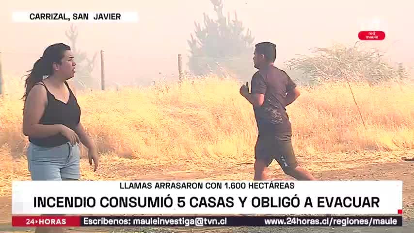 Incendio consumió 5 casas y obligó a evacuar en San Javier
