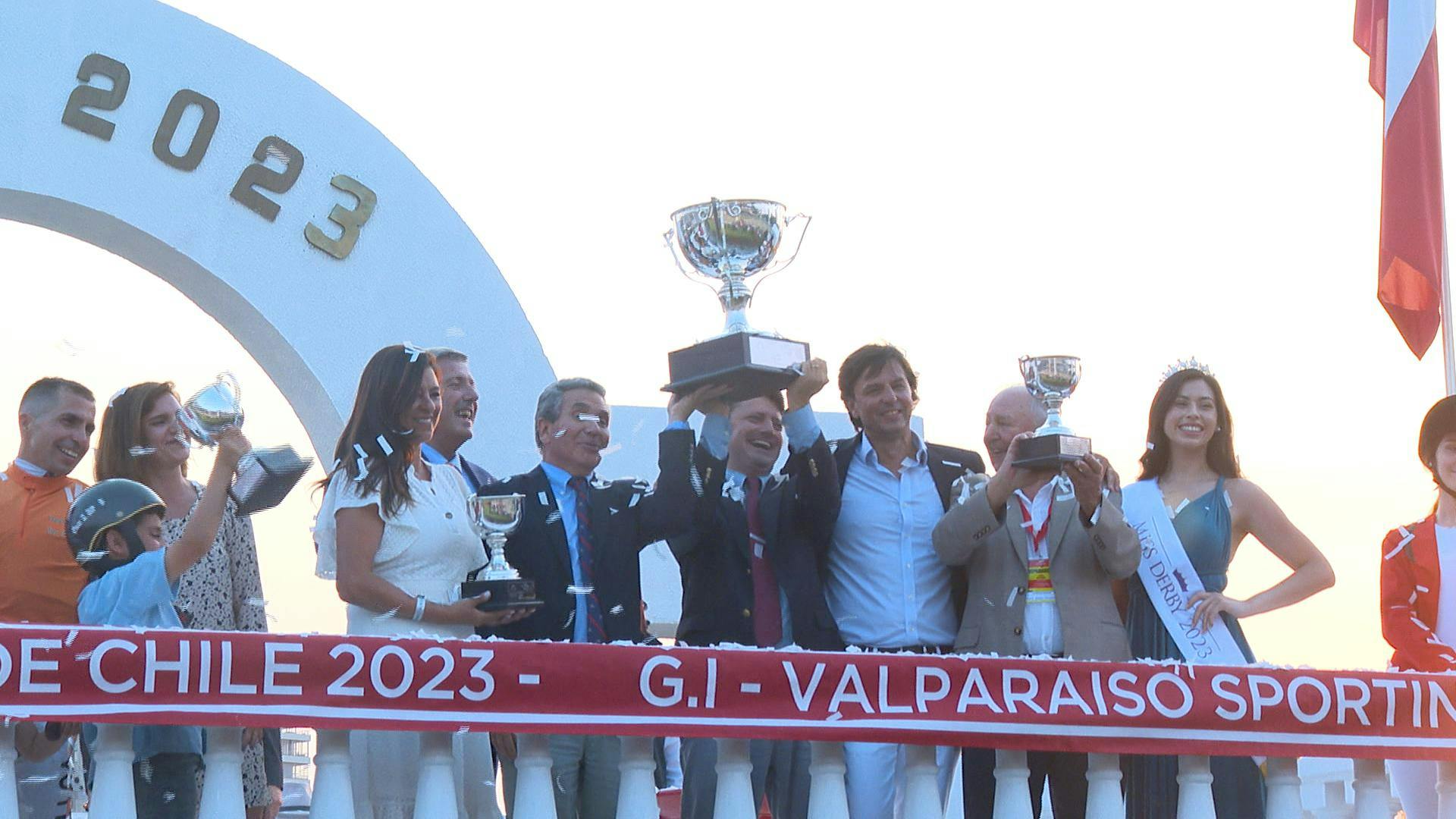 Óscar Ulloa y su caballo “Fortino” ganaron el Derby 2023 y de pasada la Triple Corona de la hípica nacional