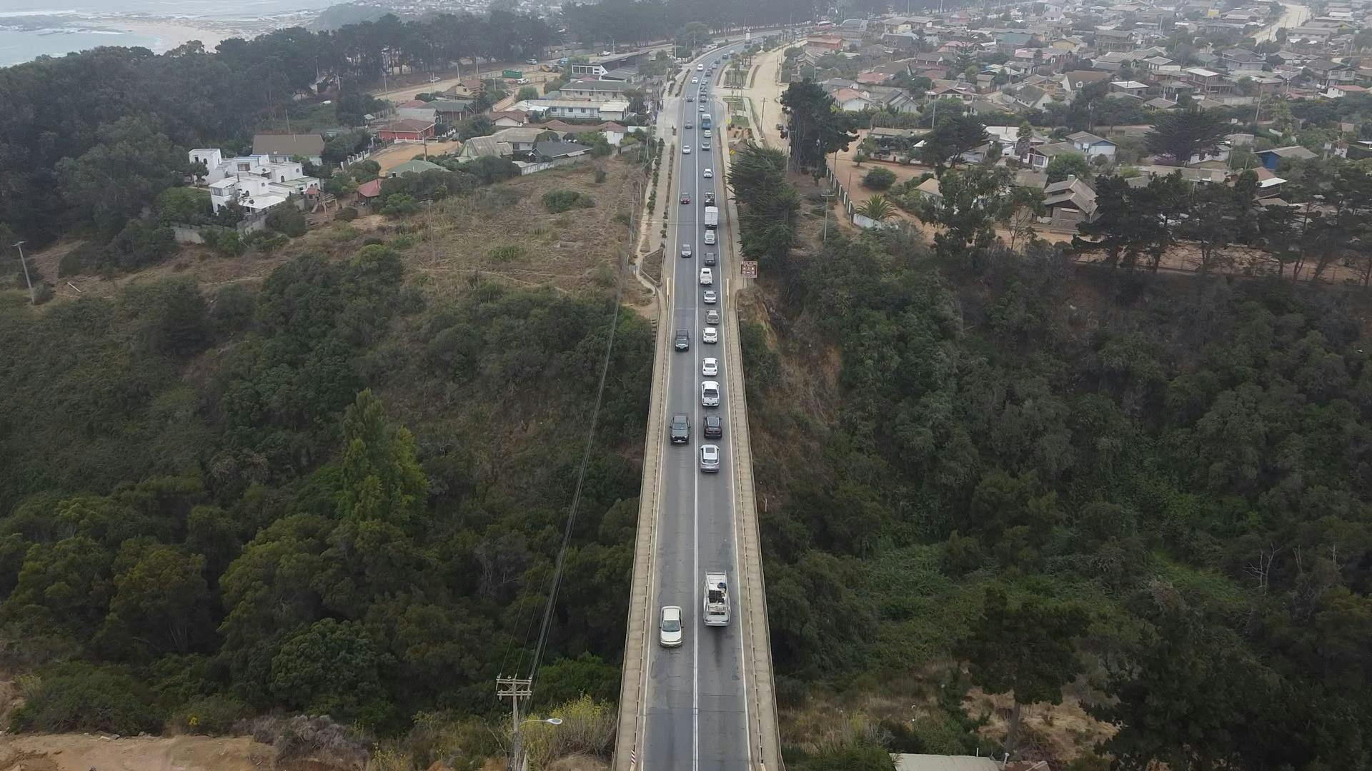 Polémica genera entre vecinos de El Quisco el cierre de transitada pasarela