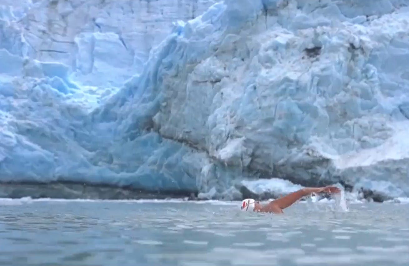 ¡Admirable! Bárbara Hernández rompe record al nadar 2.5 kilométros en la Antártica