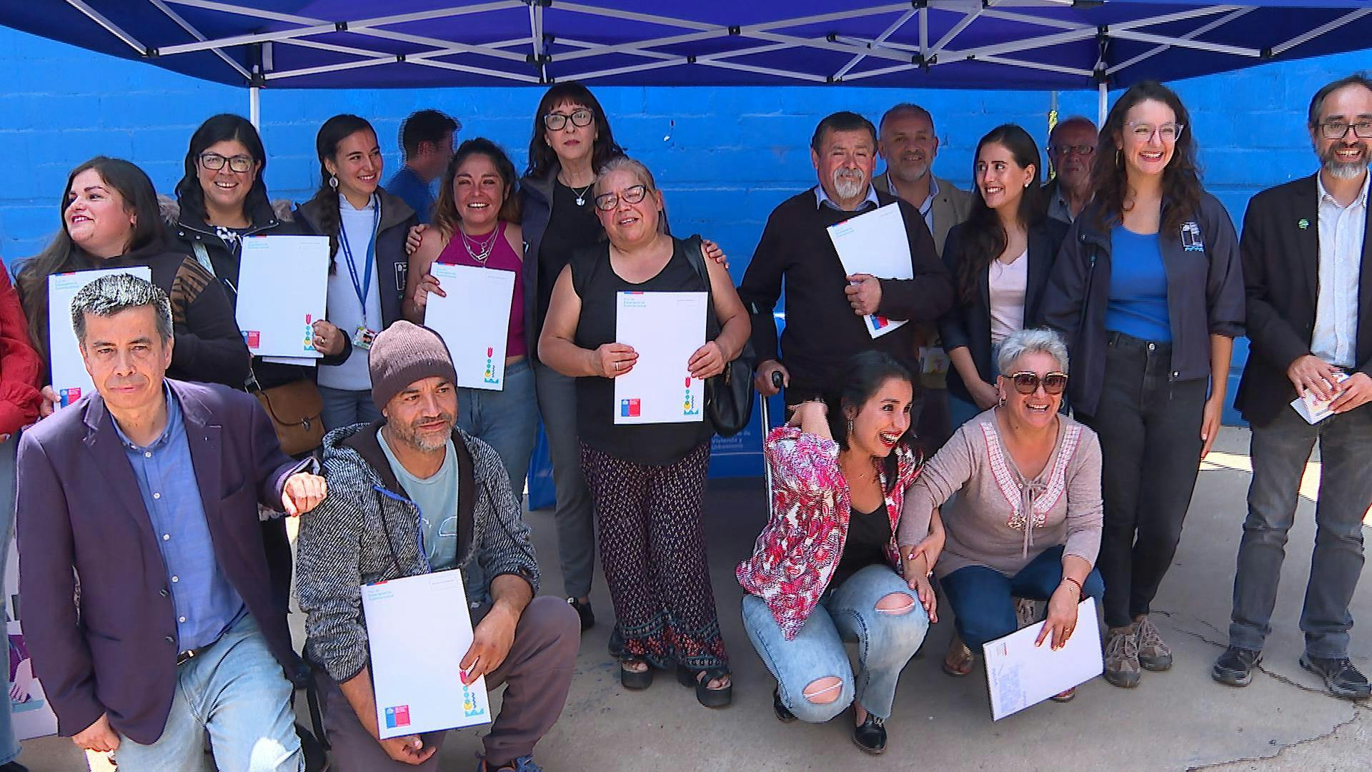 14 familias damnificadas del megaincendio de Viña del Mar recibieron tarjeta con ayuda para comprar materiales de reconstrucción