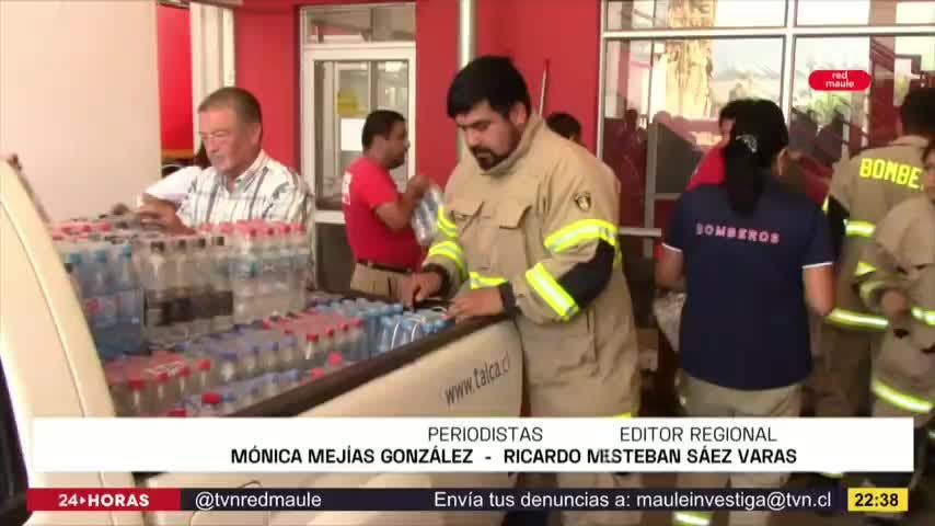Entrega de ayuda de la Municipalidad de Talca junto a la comunidad entregó a los Bomberos de Curepto
