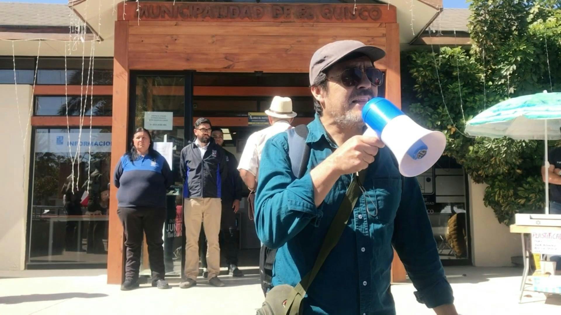 Vecinos de El Quisco protestan por cierre del puente Seminario