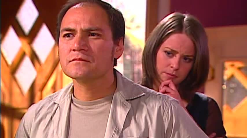 Julián quiere vender a la casa | Entre medias - T1E25