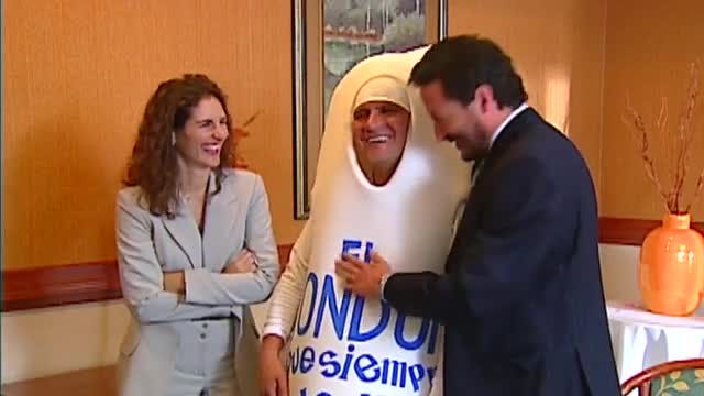 Julián ahora es Condón man | Entre medias - T1E38