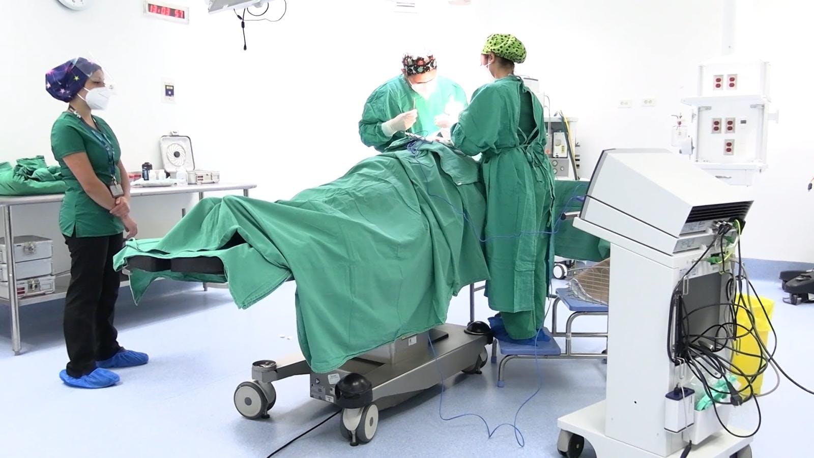 Cirugías se realizan en otros recintos médicos.