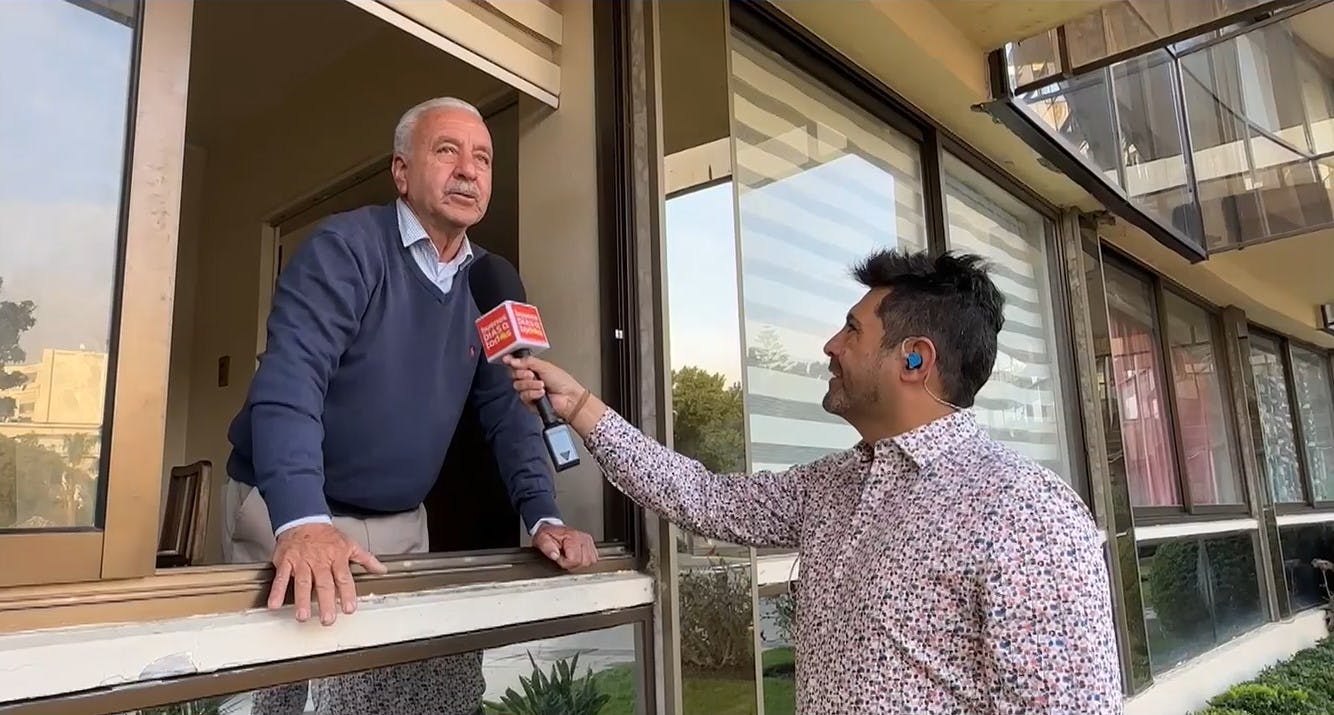 Junto a Claudio Ojeda mira cómo los vecinos de Viña del Mar se preparan para ver la gala 