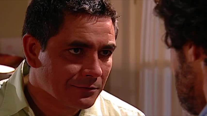 Víctor busca ayuda | Disparejas - T1E24
