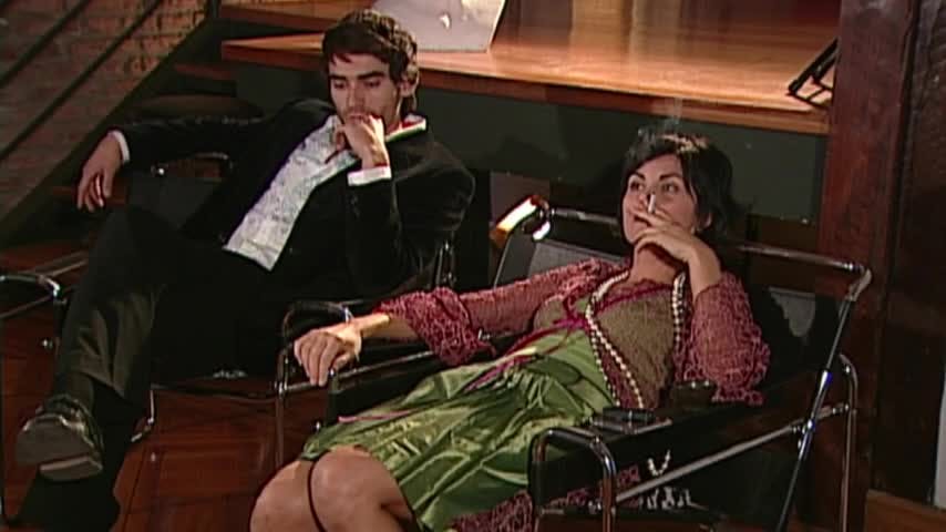 Consuelo entre amigos | Disparejas - T1E49