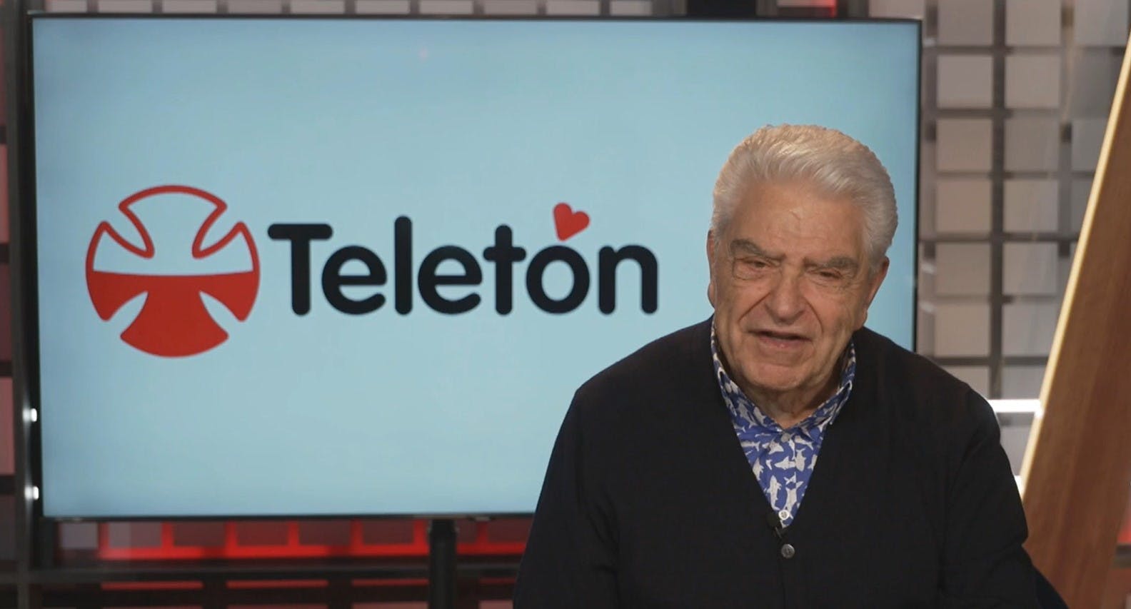 Don Francisco saluda a María Luisa Godoy y Eduardo Fuentes por la conducción del Buenos Días a Todo